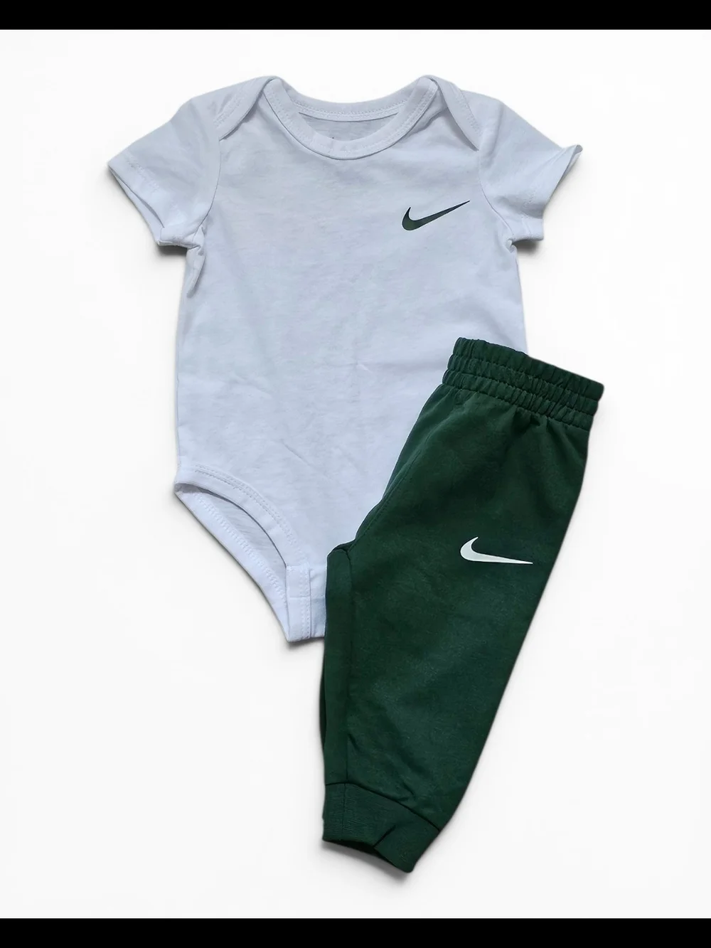 Nike Baby 3-Piece Green Tracksuit Set 3M - Picture 3 of 5